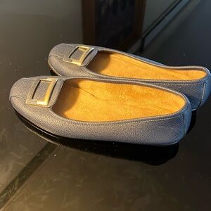 Women’s Aerosoles navy shoes size 9.5 with gold/navy devorative buckle